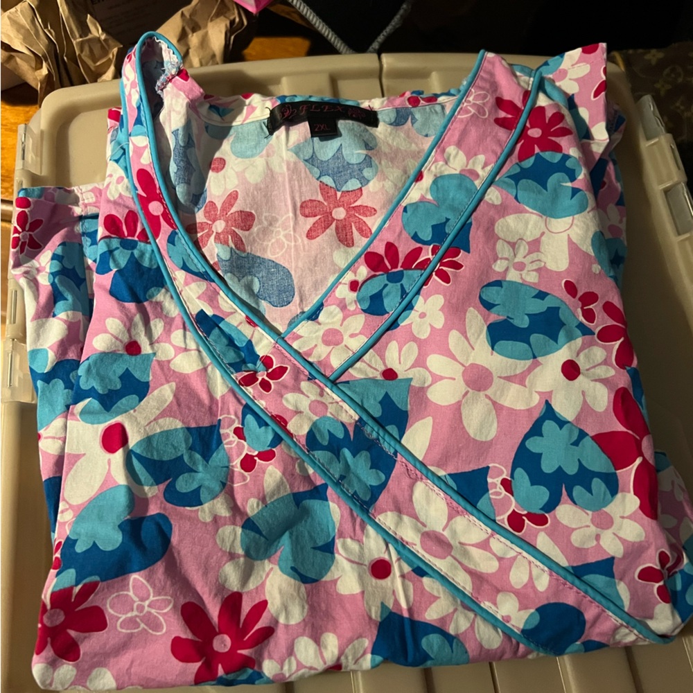 Nursing scrub top